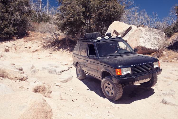 range-rover-black-off-road.jpg