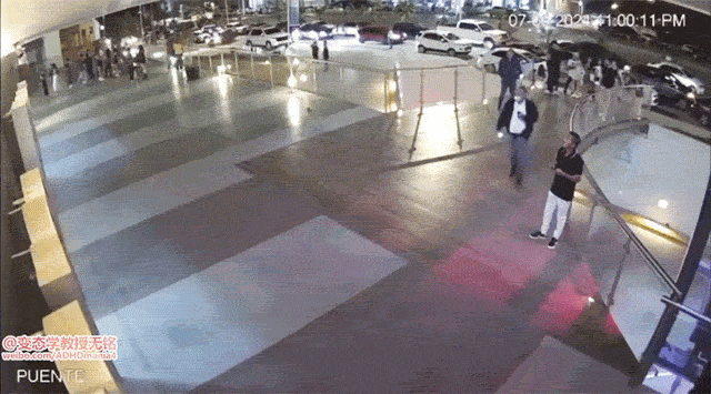 mG9FlHfiUJR8Lr4 (1).gif