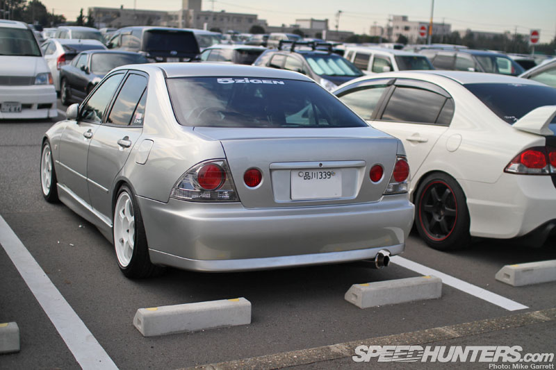 Tokyo-Auto-Salon-2013-Parking-Lot-12.jpg