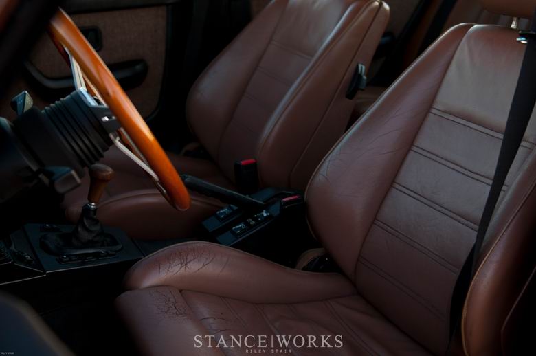 bmw-e28-e24-sport-seats-llama.jpg