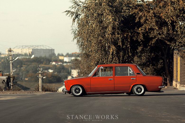 slammed-lada-junkie-stance.jpg