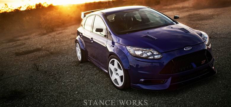ford-focus-st-fifteen52-trackster-title.jpg