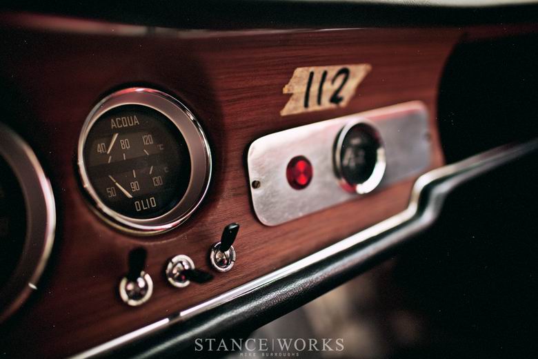 alfa-romeo-gta-dash-board.jpg