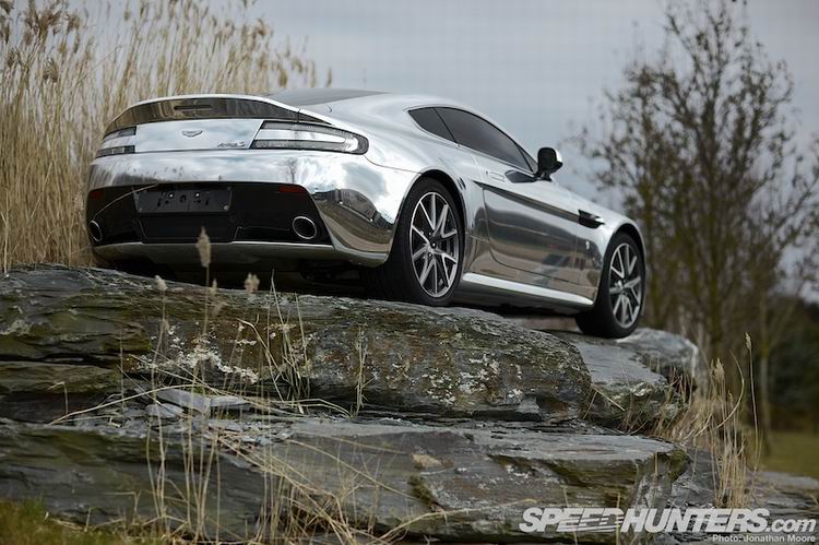 Aston_Martin_Vanquish-005.jpg