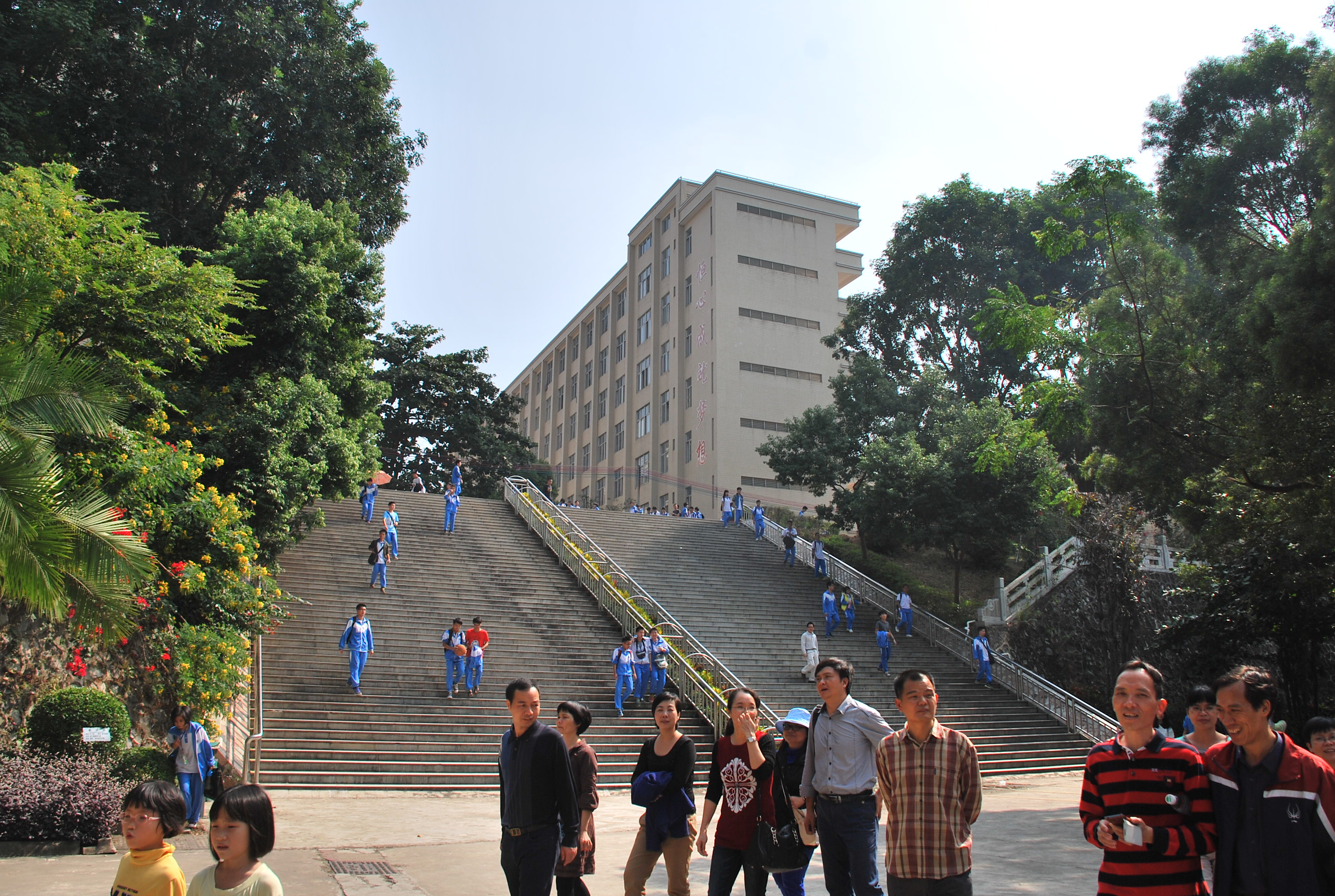 ͬѧ�ۻᣨĸУ�� 100.JPG